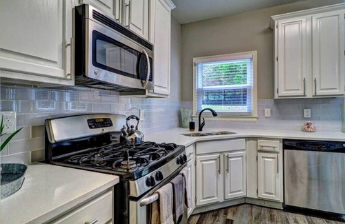 Johns Creek Haus | Victory Gate · ATH - Johns Creek-3BR-Fenced-Pet Friendly