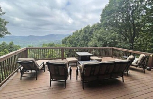 Tate Haus | "View on a Whim” Luxury Cabin with Breathtaking Views, Theatre, Hot Tubs, Hiking