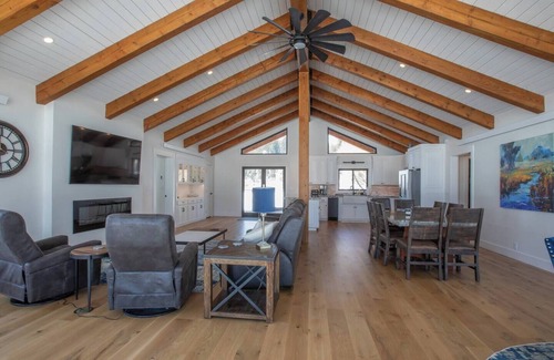 Alpine Haus | View-Topia ⁓Amazing Veiws⁓On 35 acre & Salt River ⁓ Fly Fishing ⁓ Trail Riding