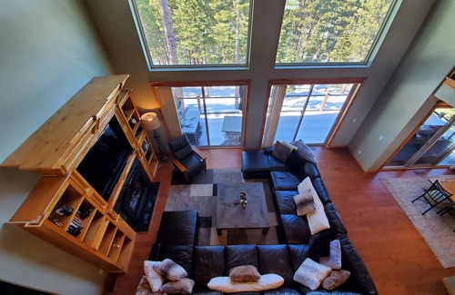 Montgomery Estates Haus | Views, Hot Tub, Game Room, Close To Casinos, Lake & Skiing