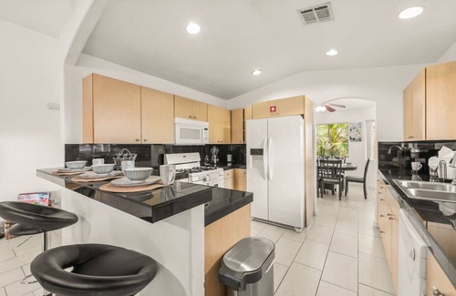 Desert Hot Springs Haus | Views PoolSpa PuttingGreen Games