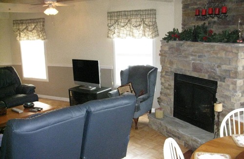 Mount Vernon Kabine | views of a life time, 3-2, a/c, wifi, firepit, jacuzzi, 360 porch, parking lot.