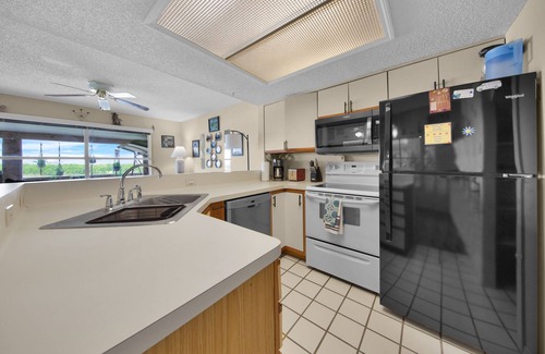 Port Isabel Haus | Views of Space X - Heron's Sea Cottage and just minutes from South Padre Island #1040