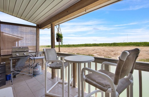 Port Isabel Haus | Views of Space X - Heron's Sea Cottage and just minutes from South Padre Island #1040