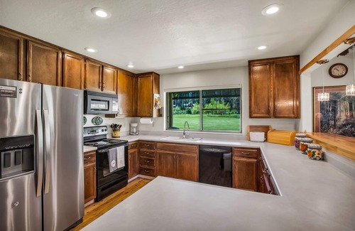 Plumas Eureka Estates Haus | Views of the 8th Fairway at Plumas Pines Golf Resort - 8 Aspen Circle