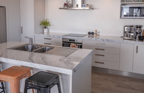 Cable Bay Haus | Views on Stratford - Encompassing Across The Bay