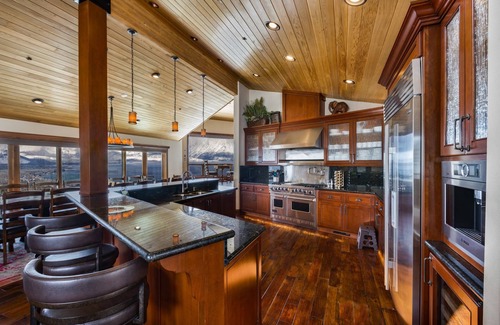 Tahoe Village Haus | Atemberaubende Aussicht auf den See! Mit einem Gatter geversehener Luxus für Ferien, Rückzüge u. Hochzeiten