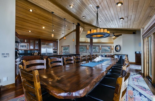 Tahoe Village Haus | Atemberaubende Aussicht auf den See! Mit einem Gatter geversehener Luxus für Ferien, Rückzüge u. Hochzeiten