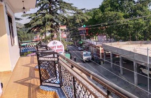 Dhanaulti Haus | VIJAY RAJ GUEST HOUSE