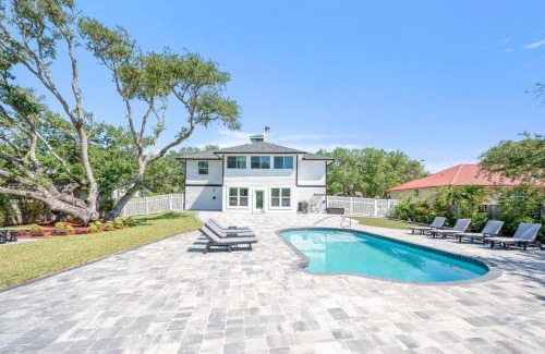 Vilano Beach Haus | Vilano Rose Slps 24, 6Bds, 5 Bths, Pool, Wlk to Beach, Golf, Pets