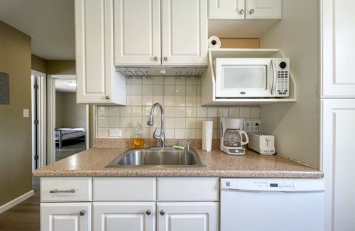 Lake Ozark Villa | Villa #2 Sleep 10- Bachelor/Bachelorette Parties Welcome!