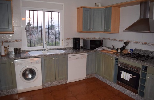 Canillas de Aceituno Villa | Villa (6 + 2) Privatsphäre, gute Zufahrt, in der Nähe des S. Tejada N. P., 20 Minuten vom Meer