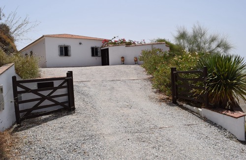 Canillas de Aceituno Villa | Villa (6 + 2) Privatsphäre, gute Zufahrt, in der Nähe des S. Tejada N. P., 20 Minuten vom Meer