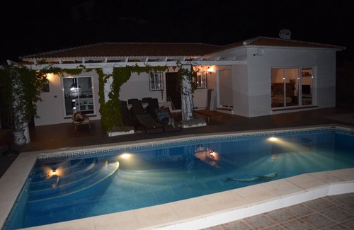 Canillas de Aceituno Villa | Villa (6 + 2) Privatsphäre, gute Zufahrt, in der Nähe des S. Tejada N. P., 20 Minuten vom Meer