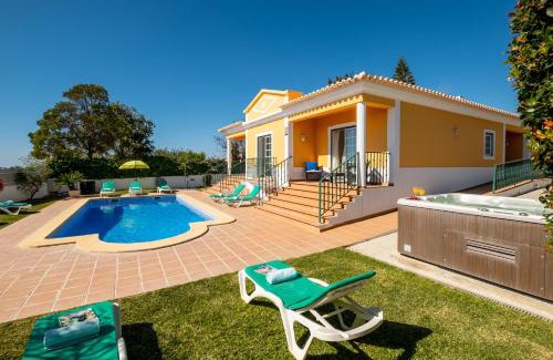 Olhos D'Agua Villa | Villa Alegria by Algarve Vacation