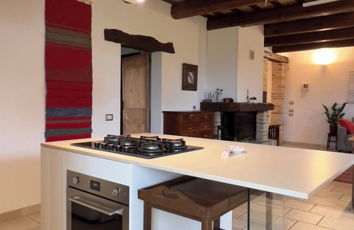 Montemarciano Villa | Villa Altrove surrounded by greenery and a stone's throw from the sea