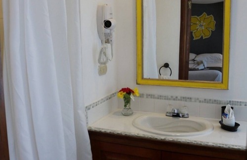 Belize City Bed & Breakfast | Villa Boscardi - Buttonwood Bay, Belize - Villa Boscardi Standard Vierbettzimmer (2 Queen-Betten)