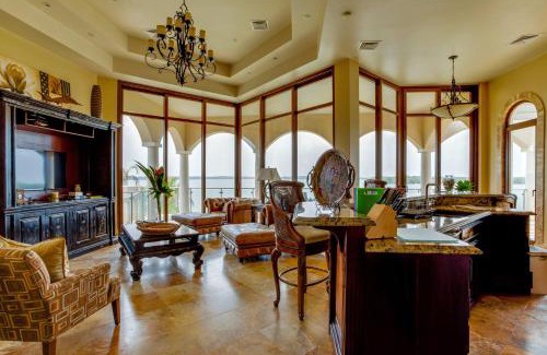 Placencia Haus | Villa Castello- Water Views & Resort Amenities
