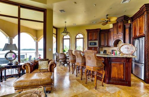 Placencia Haus | Villa Castello- Water Views & Resort Amenities