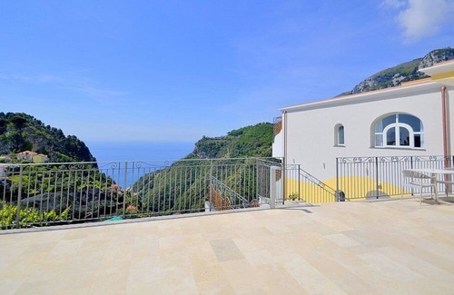 Pontone Haus | Villa Clarice C: Ein helles und sonniges Studio-Apartment in ruhiger Lage.