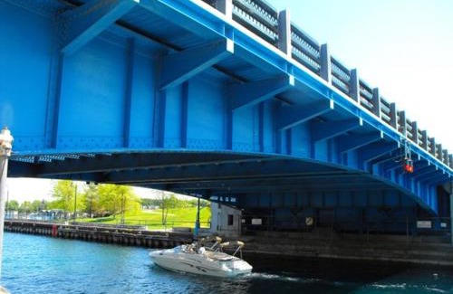 Charlevoix Hotel | Villa De Moderne - adoba Inn Charlevoix