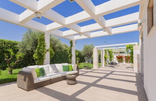 Polignano a Mare Villa | Villa Dolce Vita | 3 Bedrooms | Spacious Garden with Private Pool, Hot Tub, Sauna and BBQ | Polignano a Mare