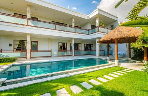 Padonan Villa | Villa Golden Palm Bali Canggu- HUGE luxe 2-storey villa