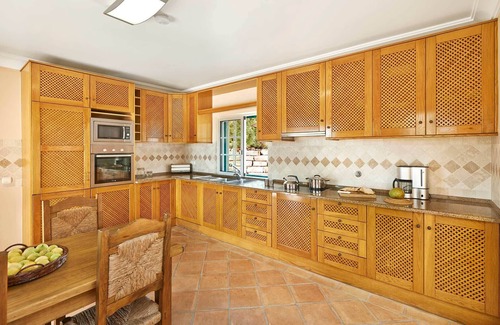 Ariolos Villa | Villa Gomes - Drei Schlafzimmer Villa, Schläft 6