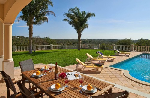 Ariolos Villa | Villa Gomes - Drei Schlafzimmer Villa, Schläft 6