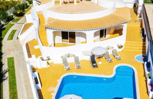 Gale Villa | Villa Grace Bay by Algarve Vacation