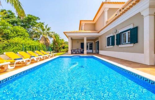 Correeira Villa | Villa Hawaii by Algarve Vacation