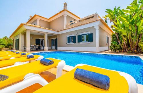 Correeira Villa | Villa Hawaii by Algarve Vacation