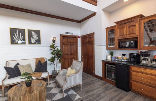 Millersburg Haus | Villa in the heart of Amish Country with amazing rooms, wide porches, beautiful views, and walking distance to Berlin's dining and shopping.