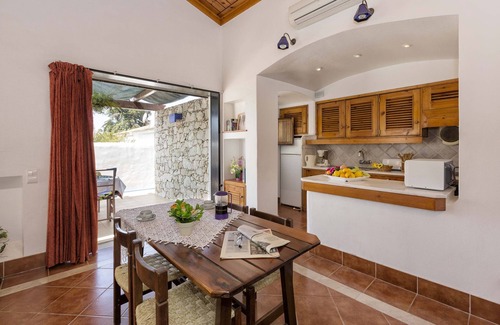 Areias de Sao Joao Villa | Villa 'Jacaranda' mit privatem Pool, WLAN und Klimaanlage