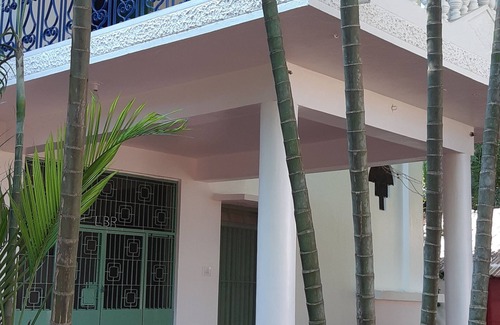 Bommayapalayam Villa | Villa Le Bonheur, a friendly spacious, gated and fenced house, good vibes. A b