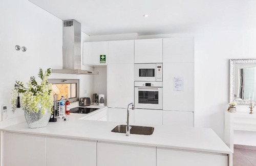 Correeira Villa | Villa Lirio by OCvillas