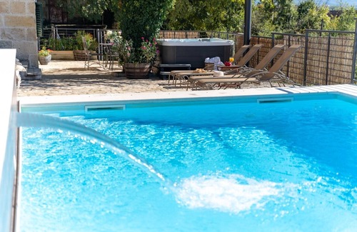 Sinj Villa | Villa Little Arya mit beheiztem Pool, Whirlpool und 4 Schlafzimmern