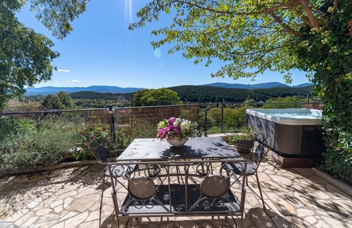 Sinj Villa | Villa Little Arya mit beheiztem Pool, Whirlpool und 4 Schlafzimmern