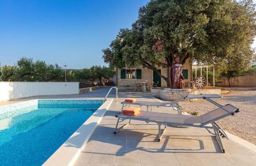 Praznica Villa | Villa Lombrodica - Two Bedroom Villa, Sleeps 6