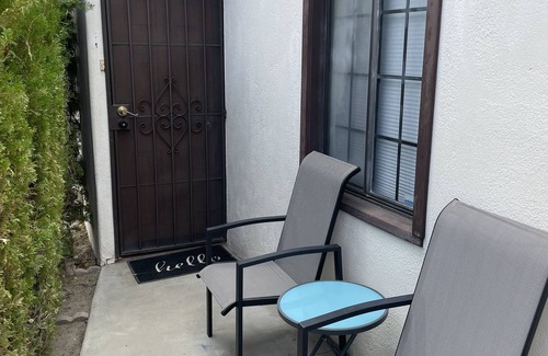 Historic Tennis Club Villa | Villa M - 1bedroom villa with kitchen, steps from downtown Palm Springs! đ