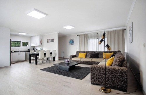 Caldas da Rainha Villa | Villa 'Mila Piscina aquecida e Jacuzzi' mit Bergblick, privatem Pool und Wi-Fi