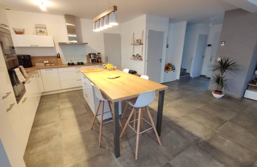 Beauvoisin Villa | Villa Moderne 121 M2, 8 Personnes, Piscine, Aire de Jeux. Proche mer et Rivière