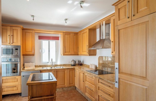 Vinuela Villa | Villa Monterosa mit Blick auf den See und die Berge, Pool, Garten & WLAN