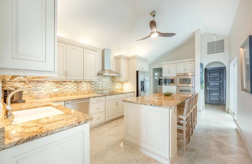 South Sound Haus | Villa Mora: Luxe Beachfront Villa w/ Backyard Snorkeling, Pool, Spa + Outdoor Kitchen