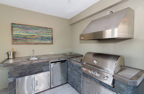 South Sound Haus | Villa Mora: Luxe Beachfront Villa w/ Backyard Snorkeling, Pool, Spa + Outdoor Kitchen