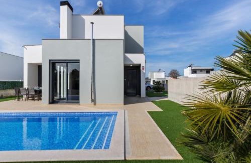 Foz do Arelho Villa | Villa near Obidos Lagoon and Surf Beaches