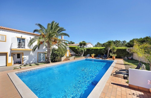 Aljezur Villa | Villa 'Oliveira' mit privatem Pool, privatem Garten und WLAN