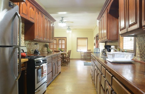 Sittee River Village Villa | Villa Rising Sun Beachfront mit Beach Bar & Dock