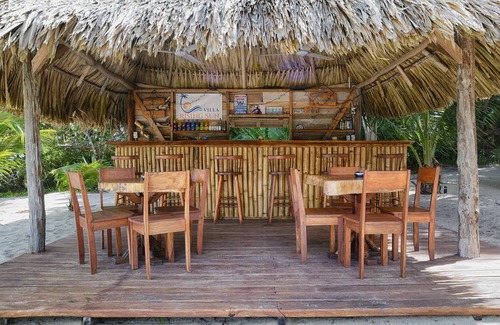Sittee River Village Villa | Villa Rising Sun Beachfront mit Beach Bar & Dock