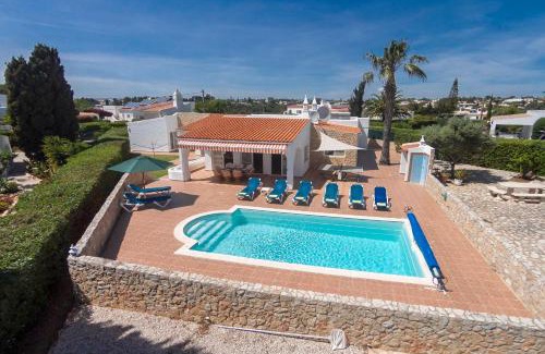 Vale de Centianes Villa | Villa Rocha Family villa Near Ocean Pool BBQ